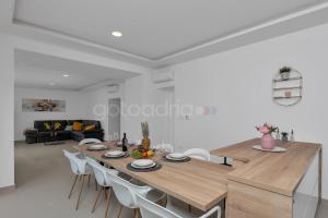 Fotografia z galérie ubytovania Luxury Villa Mare Visum v destinácii Brela