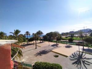 a park with palm trees and a parking lot at Holiday Home Casa Sea Colors by Interhome in Villajoyosa