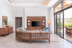 A seating area at Steigenberger Resort Ras Soma