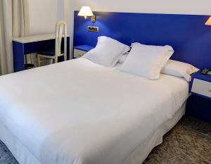 Postel nebo postele na pokoji v ubytování Hotel Vila-real Azul
