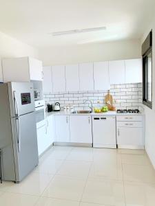 A kitchen or kitchenette at Sea view penthouse Private rooftop jacuzzi