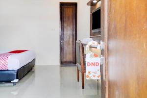 Postel nebo postele na pokoji v ubytování Rahayu Hotel Cirebon