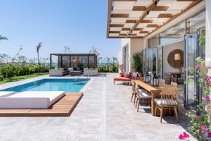 The swimming pool at or close to Steigenberger Resort Ras Soma