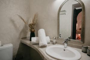 Koupelna v ubytování Riad Babouchta & Spa