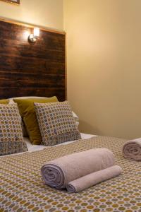 מיטה או מיטות בחדר ב-Luxury ensuite room next to Royal Crescent with own private entrance