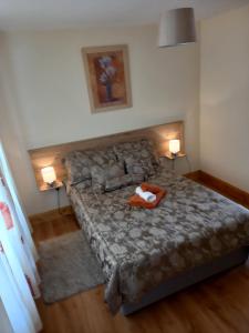 En eller flere senge i et værelse på Stunning 1-Bed Apartment Valentia Island