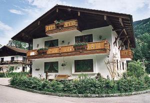 a house with a balcony on top of it at Haus am Reschenberg Ferienwohnungen in Ramsau