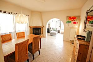 Kuchyňa alebo kuchynka v ubytovaní Sola - pretty holiday property with garden and private pool in Benissa