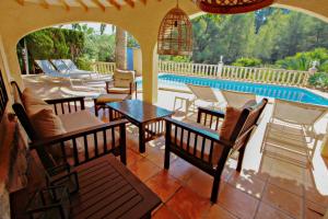 Bazén v ubytovaní Sola - pretty holiday property with garden and private pool in Benissa alebo v jeho blízkosti