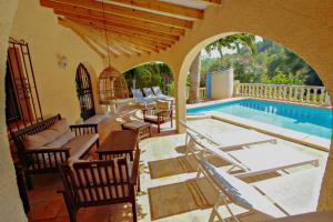 Bazén v ubytovaní Sola - pretty holiday property with garden and private pool in Benissa alebo v jeho blízkosti