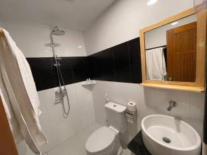 Vonios kambarys apgyvendinimo įstaigoje Green Leaf Guest House - Omadhoo