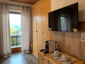 Kuchnia lub aneks kuchenny w obiekcie Pension & Apartments Waldkrieber