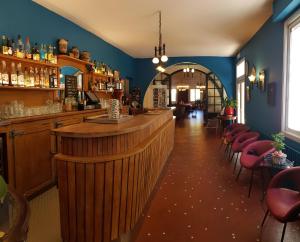Lounge nebo bar v ubytování Hotel Pyrenées Atlantique
