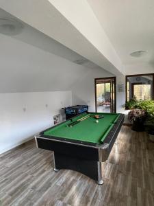 a garage with a pool table in a room at Pensiunea La Steaguri in Pojorâta