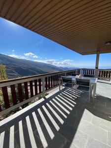 En balkong eller terrass på Ático con vistas increibles a pie de pista y garaje incluido
