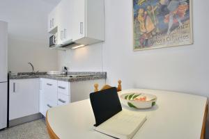 Kuchyň nebo kuchyňský kout v ubytování Apartamentos Ronda Luz