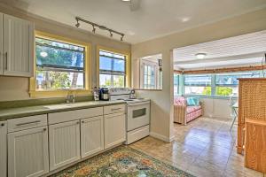Gambar di galeri bagi Matlacha Home with Boat Mooring and Gulf Access! di Matlacha