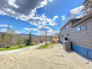 Gallery image of B11 NEW Awesome Tiny Home with AC Mountain Views Minutes to Skiing Hiking Attractions in Carroll