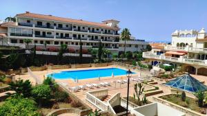 A view of the pool at Luxury apartment, comfort and relax, views of the pool or nearby