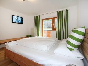 A bed or beds in a room at aeki TYROL