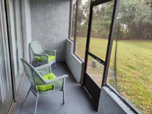 Κήπος έξω από το Beautiful 2-Bedroom Condo Near Universal and other Orlando Attractions, King Bed & Wi-Fi