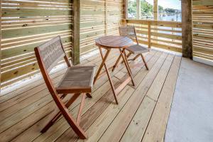 Balkoni atau teres di Island Trader 103