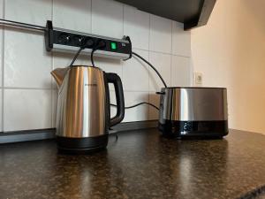 Tiện nghi pha trà/cà phê tại Purple Kitchen - Apartment mit großer Wohnküche