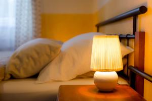 En eller flere senger på et rom på Hotel Atlas