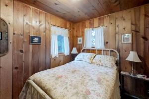 Postelja oz. postelje v sobi nastanitve Pine Cone Cottage