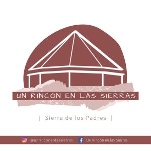 Un rincón en las Sierras في سييرا دي لوس بادريس: شعار مبنى مع النص في الكروت الاوربية في لاس