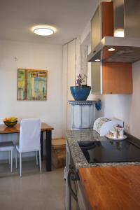 A kitchen or kitchenette at STUDIO CASA FERMEGLIA for two people