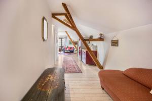 Ein Sitzbereich in der Unterkunft Ferienwohnung im Haus Kreuzthal