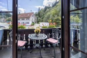 Ein allgemeiner Bergblick oder ein Berglick von der Ferienwohnung aus