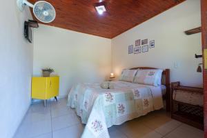 Cama ou camas em um quarto em Pousada Aconchego