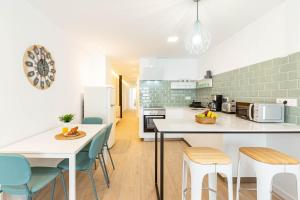 Kuchyňa alebo kuchynka v ubytovaní Luxury Penthouse With Jacuzzi La Strada