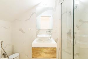 Kúpeľňa v ubytovaní Luxury Penthouse With Jacuzzi La Strada