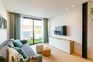 Televízia a/alebo spoločenská miestnosť v ubytovaní Luxury Penthouse With Jacuzzi La Strada