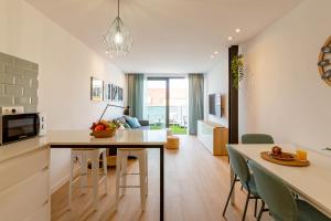 Kuchyňa alebo kuchynka v ubytovaní Luxury Penthouse With Jacuzzi La Strada