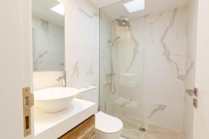 Kúpeľňa v ubytovaní Luxury Penthouse With Jacuzzi La Strada + 34 fotografií