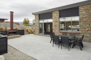 Afbeelding uit fotogalerij van Big Rock in Lake Tekapo