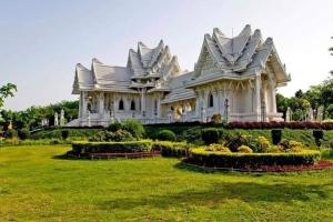 Vườn quanh Hotel Kanthak