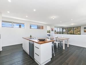 Gallery image of Thunder Point in Warrnambool