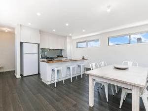 Gallery image of Thunder Point in Warrnambool