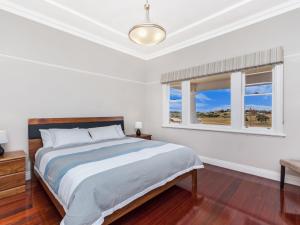 
A bed or beds in a room at Merri Place

