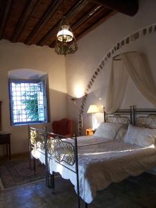 Postel nebo postele na pokoji v ubytování Economou Mansion