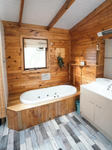 Koupelna v ubytování Glenaire Cottages