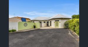 a house with a driveway in front of it at Merlot Verdelho Townhouses in Penola