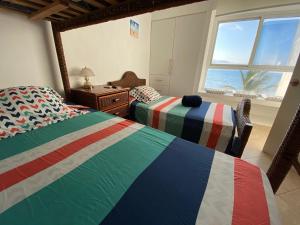 Ένα ή περισσότερα κρεβάτια σε δωμάτιο στο Departamentos Amoblados Frente al Mar Manta -PROINKASA +150 φωτογραφίες