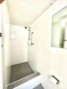 Ένα μπάνιο στο Lotus Stay Manly - Apartment 31B
