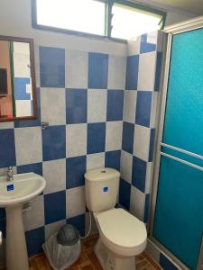 Phòng tắm tại Hospedaje Rancho Guadalupe